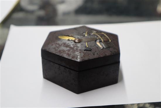 A Komai circular box and another largest diameter 10cm